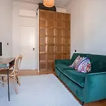 Modern And Luxurious Apartment In Lisbon